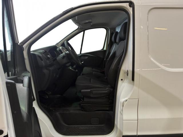 Renault Trafic image 2