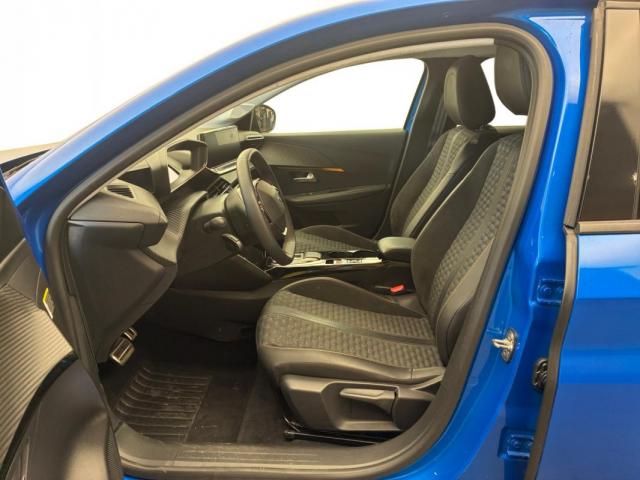 Peugeot 208 image 8