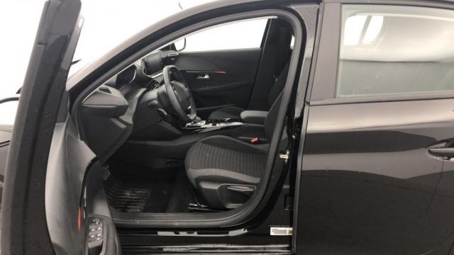 Peugeot 208 image 8