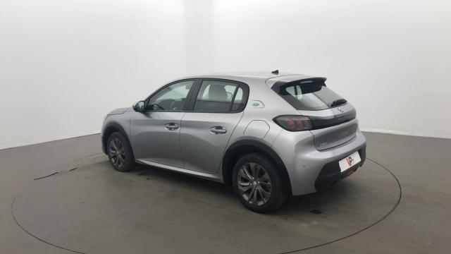 Peugeot 208 image 8