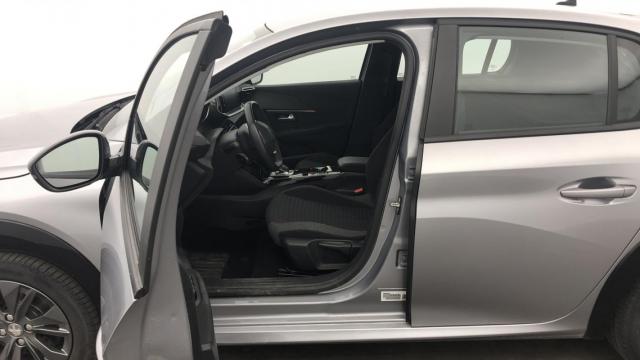 Peugeot 208 image 3