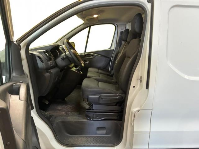 Renault Trafic image 2