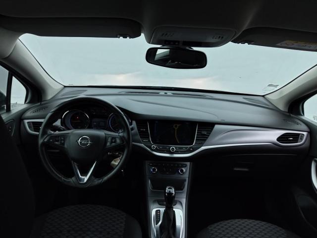 Opel Astra Sports Tourer image 3