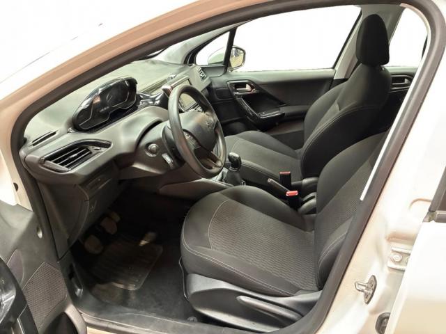 Peugeot 208 image 7