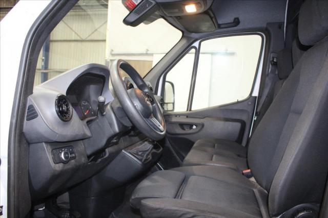 Mercedes Benz Sprinter image 4