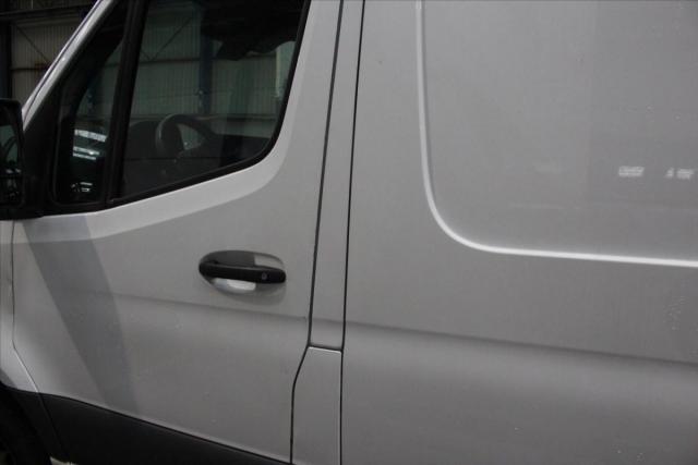 Mercedes Benz Sprinter image 8