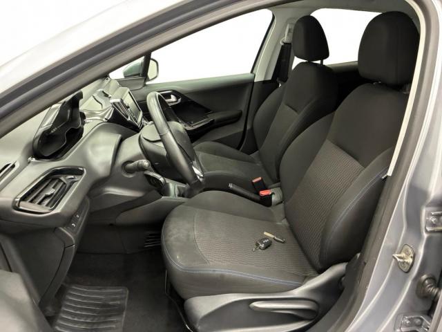 Peugeot 208 image 8