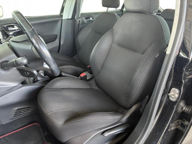 Peugeot 208 image 7