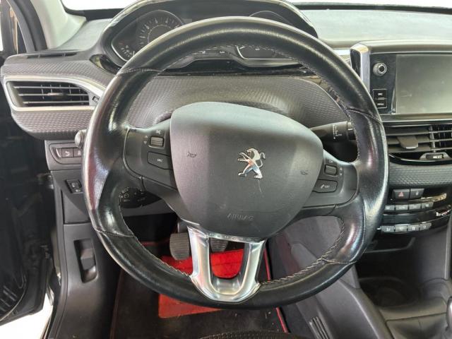 Peugeot 208 image 8