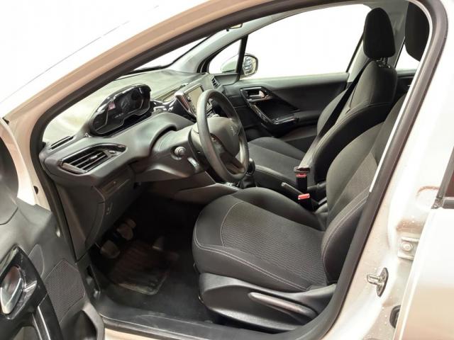 Peugeot 208 image 8