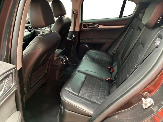 Alfa Romeo Stelvio image 7