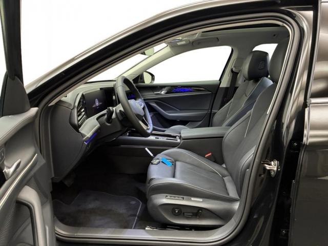 Volkswagen Passat Sw image 2