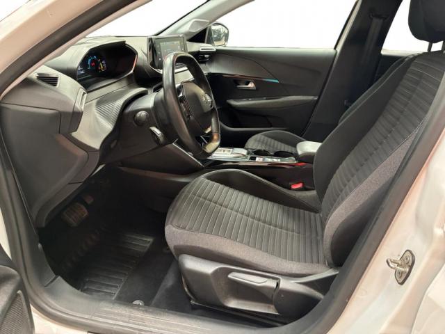 Peugeot 208 image 8