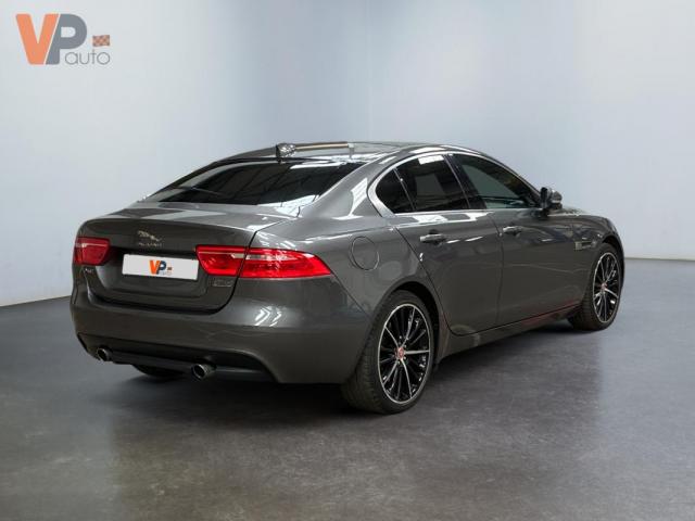 Jaguar Xe image 8