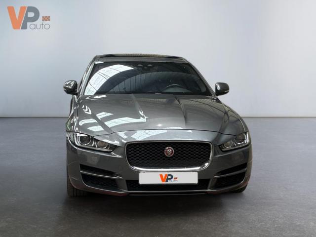 Jaguar Xe image 2