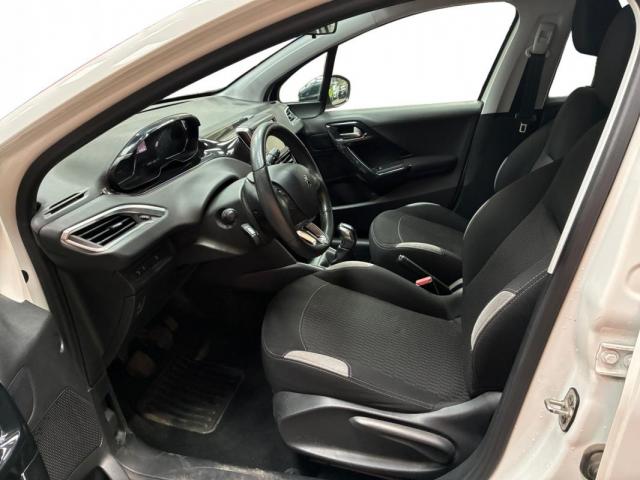 Peugeot 208 image 7