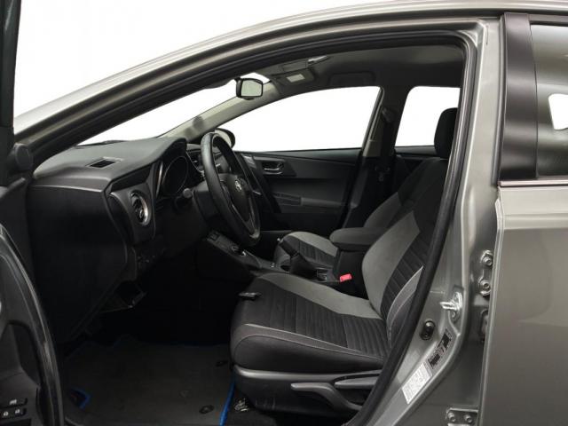 Toyota Auris image 7