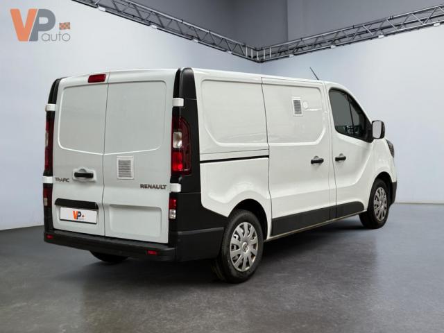 Renault Trafic image 2