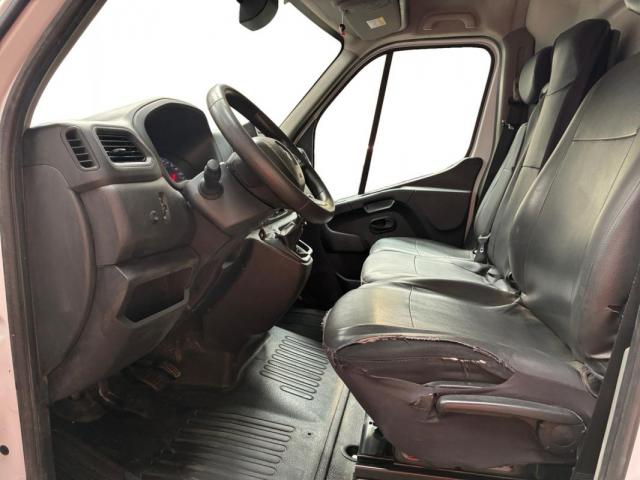 Renault Master image 2