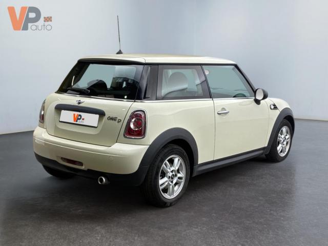 Mini Hatch image 2