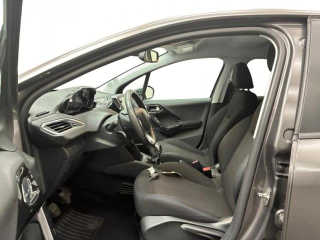 Peugeot 208 image 8