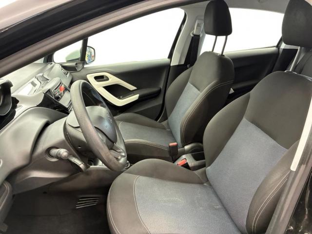 Peugeot 208 image 8