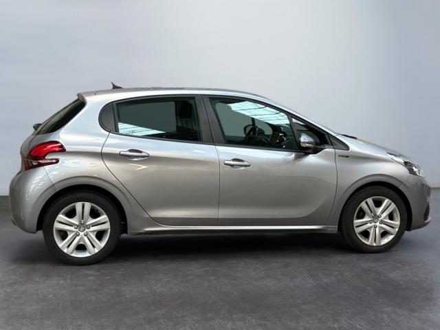 Peugeot 208 image 1