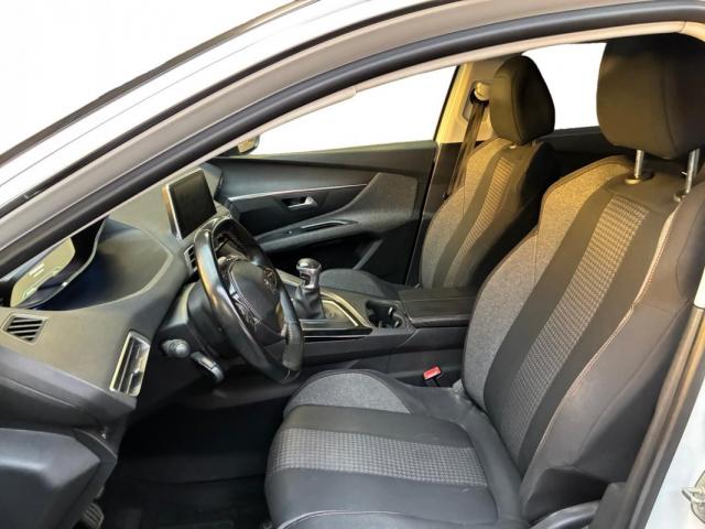 Peugeot 5008 image 8