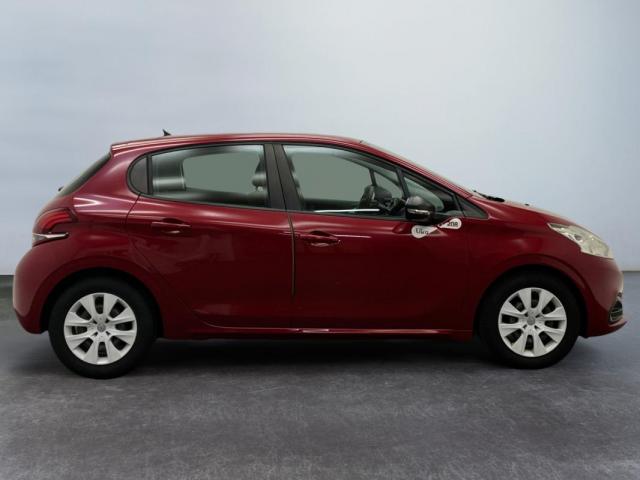 Peugeot 208 image 1