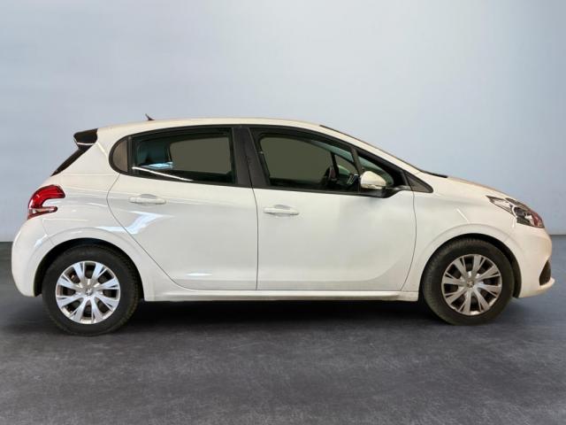 Peugeot 208 image 3