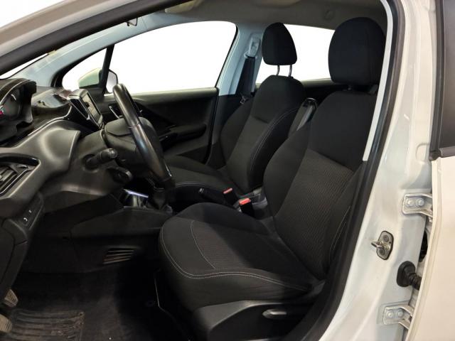 Peugeot 208 image 2