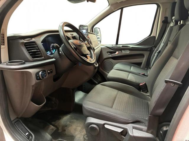 Ford Transit Custom image 2