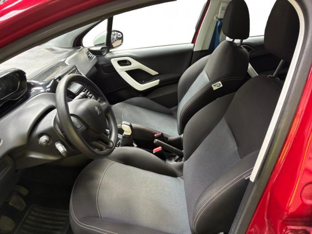 Peugeot 208 image 8