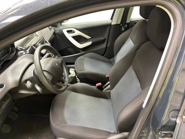 Peugeot 208 image 8