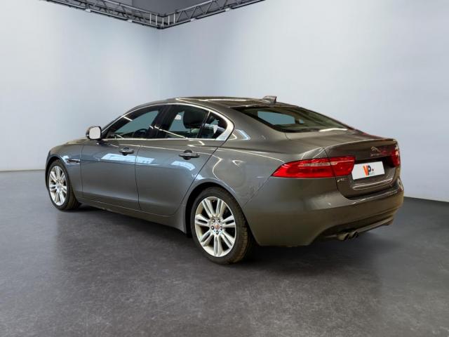 Jaguar Xe image 2