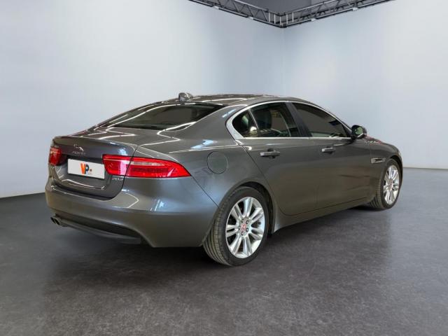 Jaguar Xe image 8