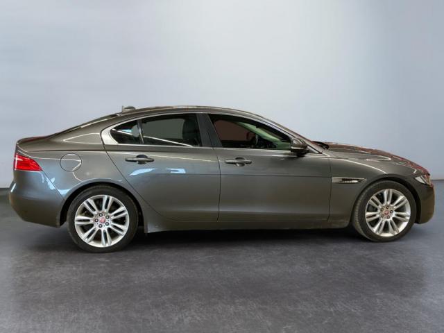 Jaguar Xe image 3