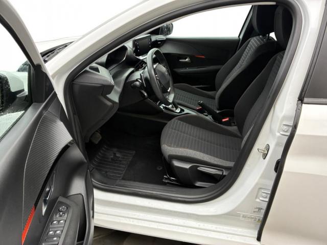 Peugeot 208 image 8