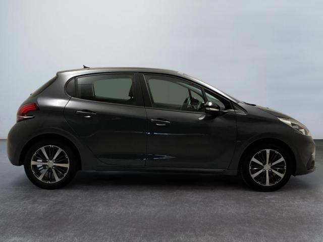 Peugeot 208 image 1