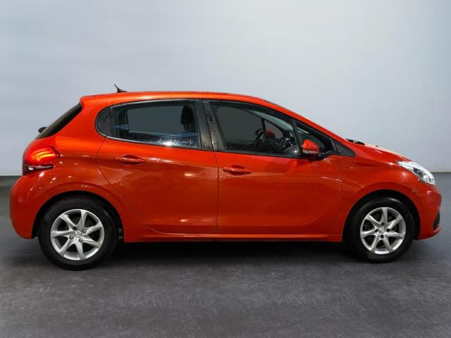 Peugeot 208 image 7