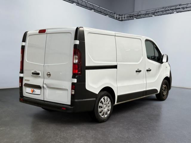 Nissan Nv300 image 2