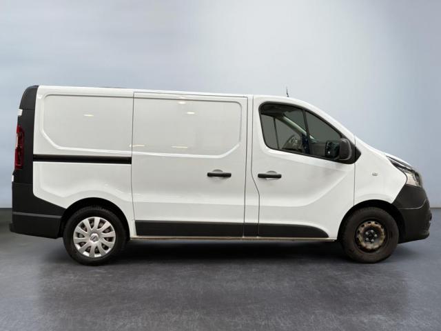 Nissan Nv300 image 3