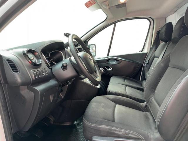 Nissan Nv300 image 6