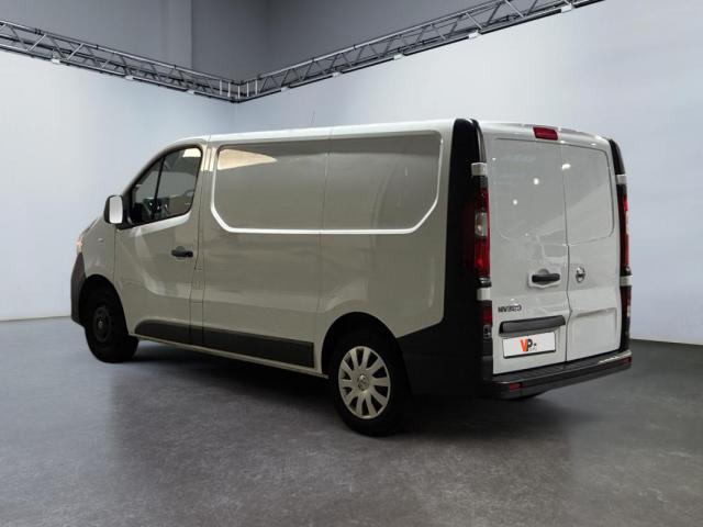 Nissan Nv300 image 3