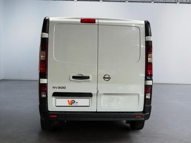 Nissan Nv300 image 2