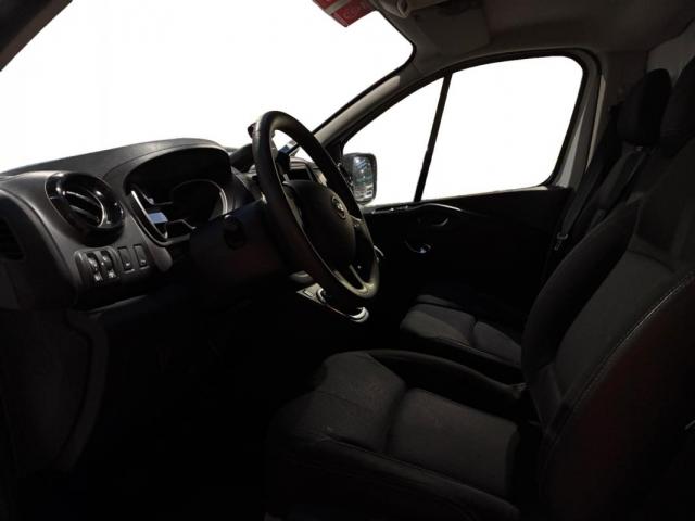 Nissan Nv300 image 4