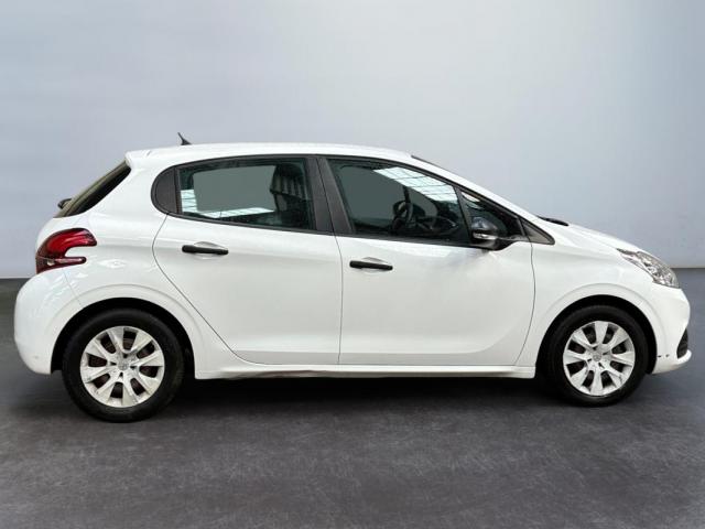 Peugeot 208 image 7