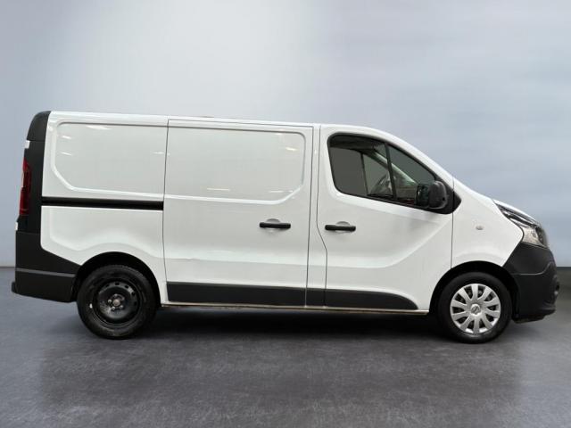 Nissan Nv300 image 2