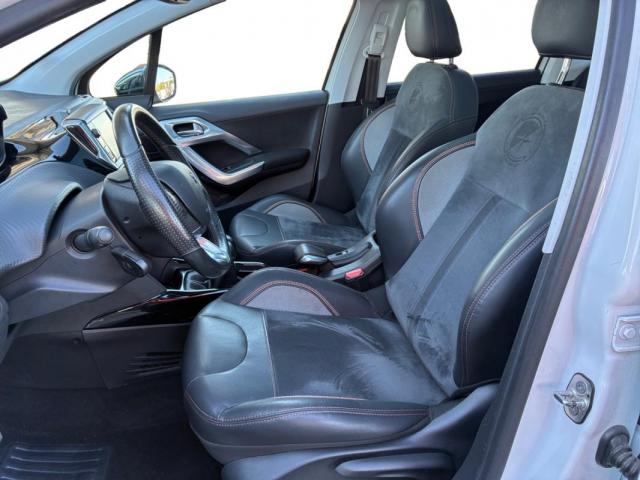 Peugeot 2008 image 2