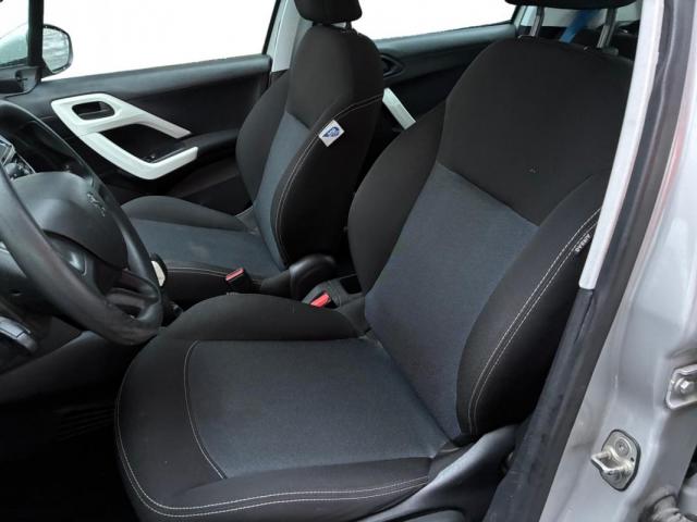 Peugeot 208 image 8